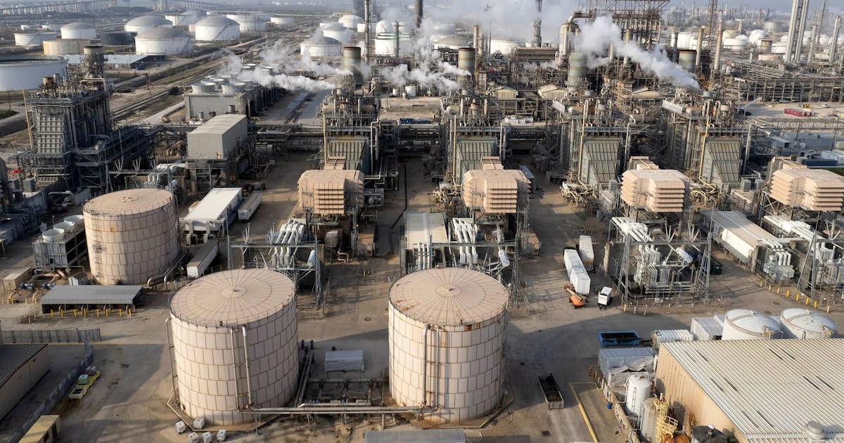 Petróleo se dispara más de 5% y supera los US$105 por temor a una mayor escalada en Medio Oriente