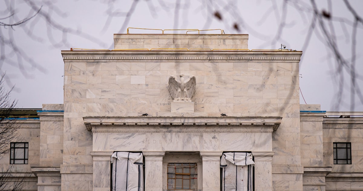 La Fed sube tasas por primera vez desde 2023 y proyecta otra alza antes de fin de año