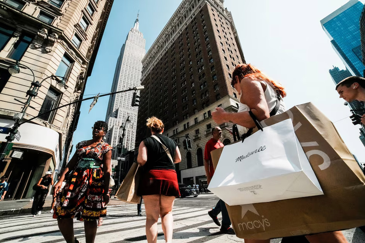 La confianza del consumidor estadounidense cae a mínimos históricos en abril; aumentan las expectativas de inflación - Besta