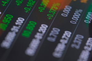 El mercado, cauto ante el riesgo económico y la firmeza de la Fed en subir tasas